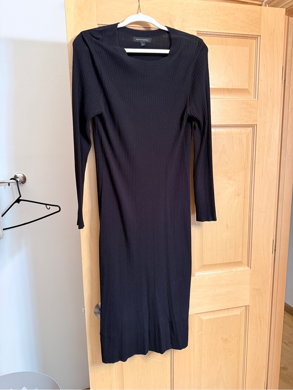 Banana Republic Black Ribbed Long-Sleeve Midi Dress